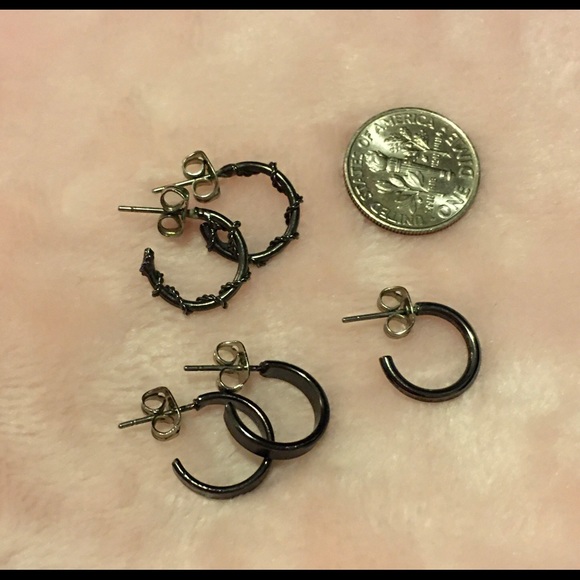 Small hoop earrings bundle - Picture 2 of 8